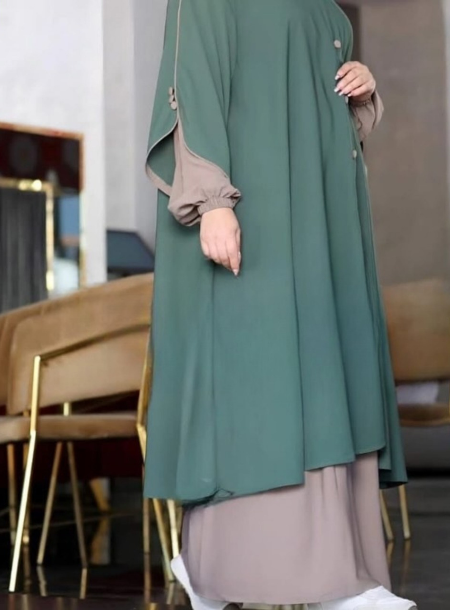 Abaya avec cape & boutons nacrés