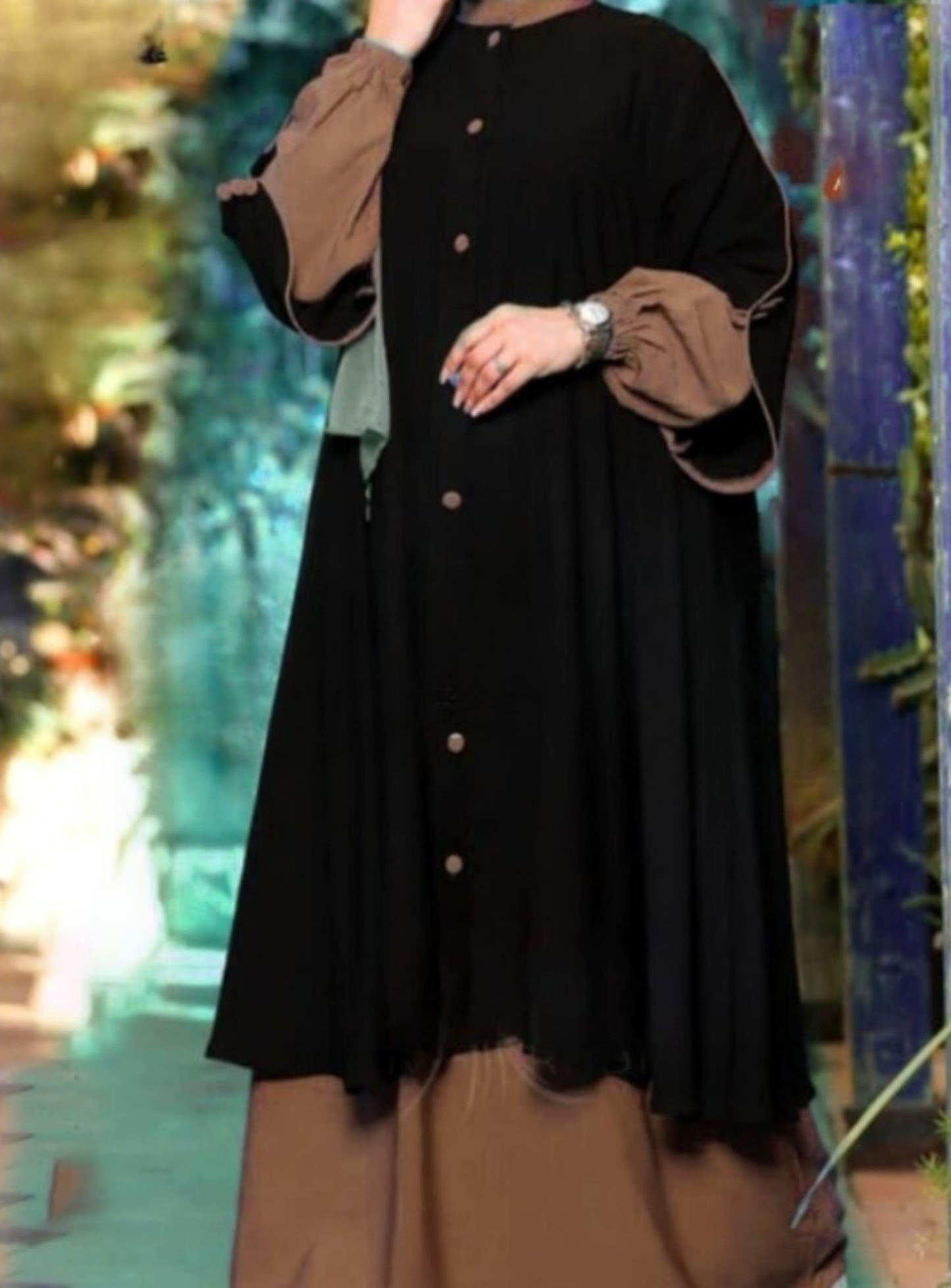 Abaya avec cape & boutons nacrés